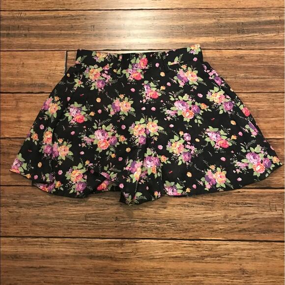 Urban Renewal Shorts Sheer Flowy - Picture 4 of 4